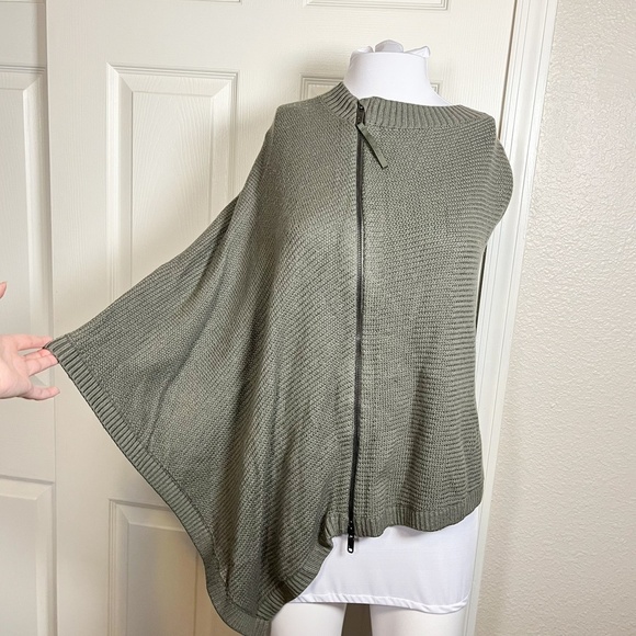 Lululemon Poncho Sweater Womens One Size Green Zip Knit Asymmetrical Wrap Logo - Picture 1 of 12
